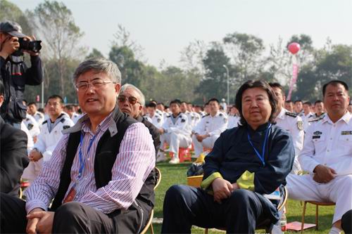 庆祝中华人民共和国成立62周年（中国文联“送欢乐 下基层”赴海军92493部队慰问）